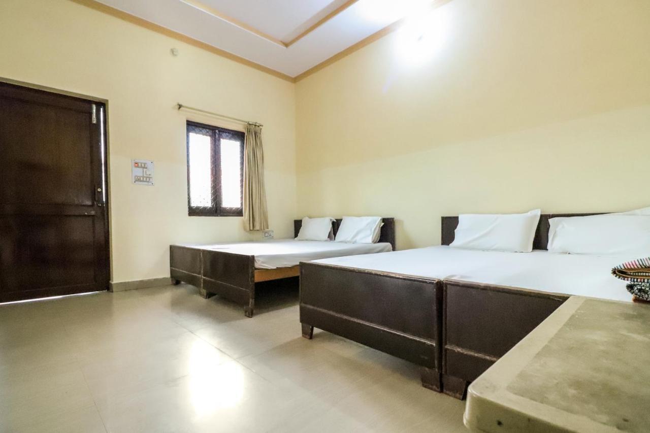 Govardhan Spot On 60838 Shri Giriraj Dham酒店 外观 照片