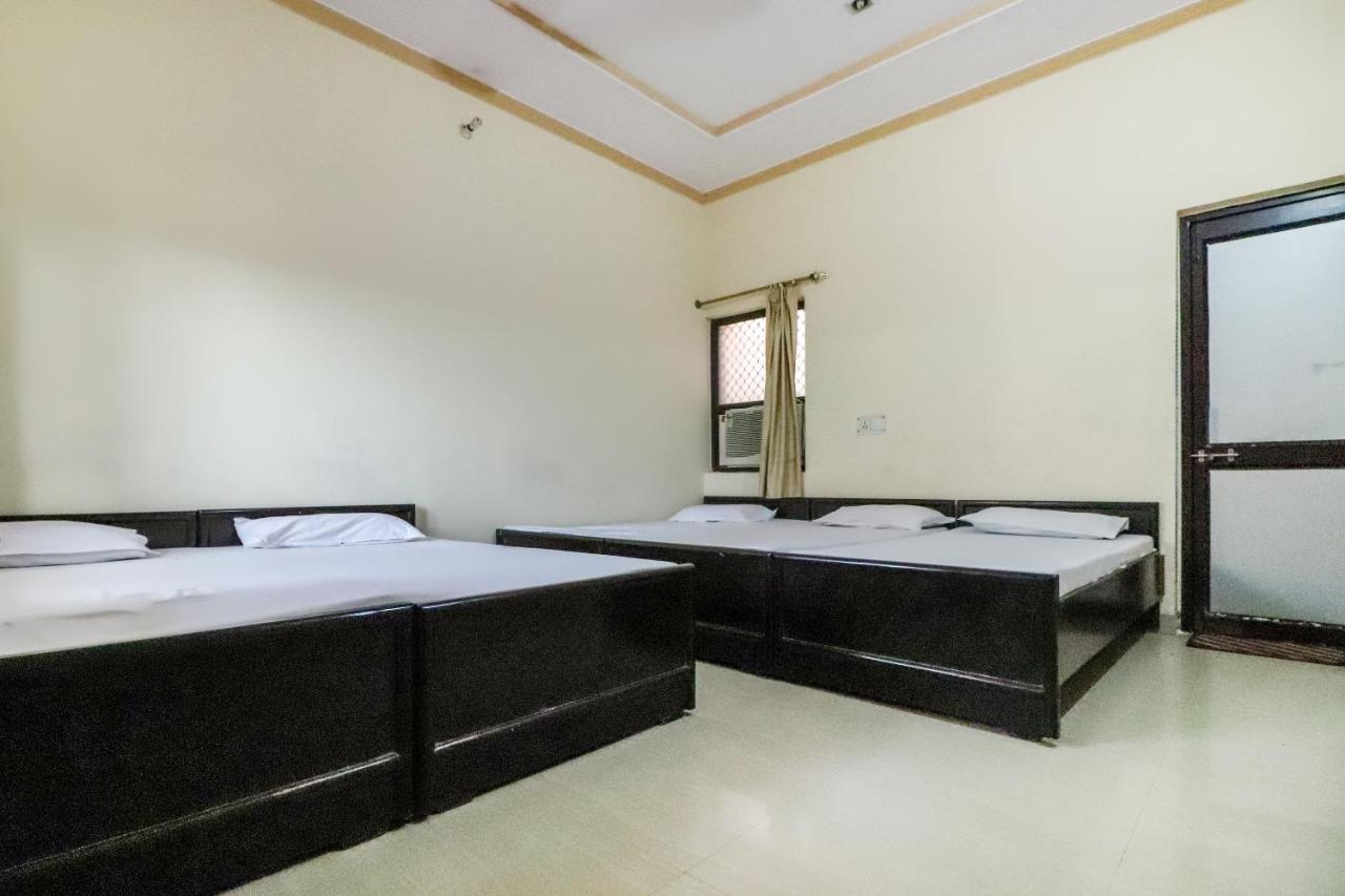 Govardhan Spot On 60838 Shri Giriraj Dham酒店 外观 照片