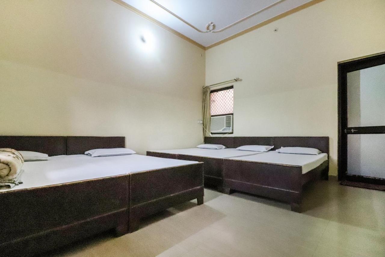 Govardhan Spot On 60838 Shri Giriraj Dham酒店 外观 照片