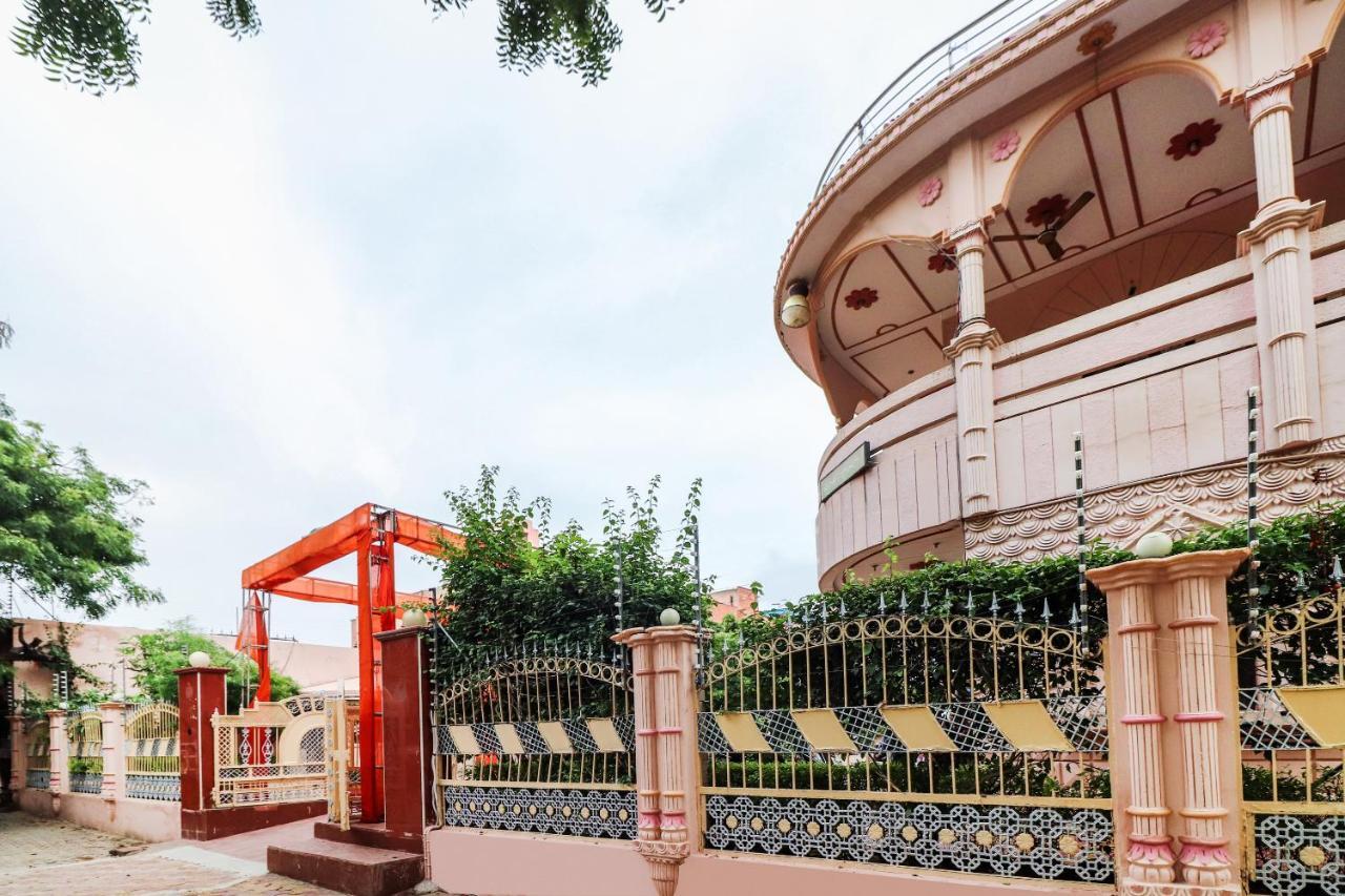 Govardhan Spot On 60838 Shri Giriraj Dham酒店 外观 照片