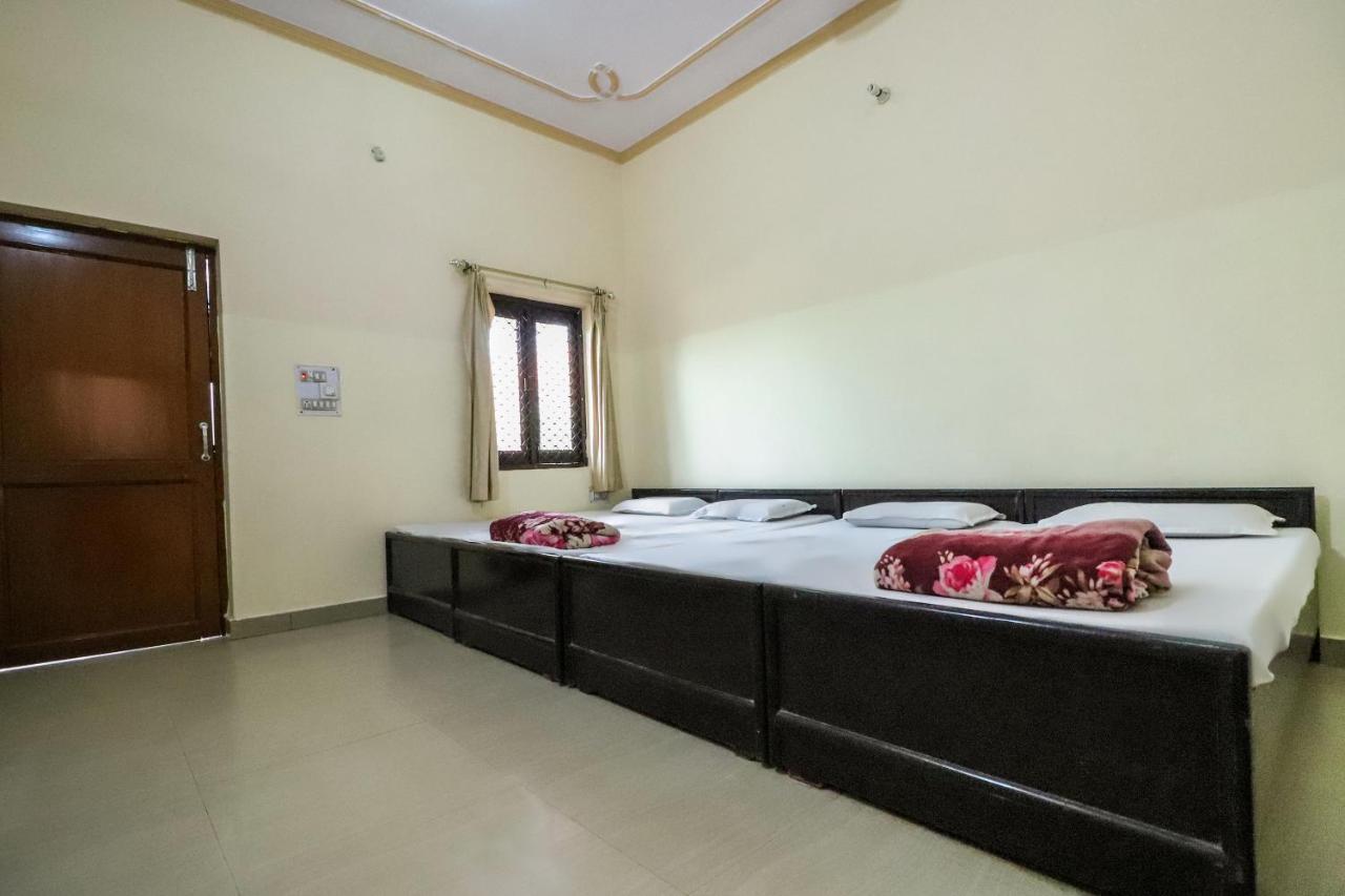 Govardhan Spot On 60838 Shri Giriraj Dham酒店 外观 照片