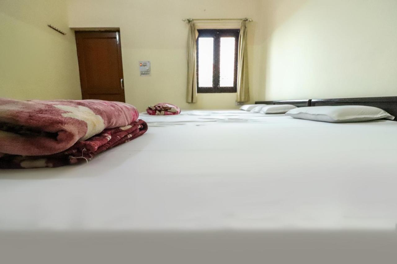 Govardhan Spot On 60838 Shri Giriraj Dham酒店 外观 照片